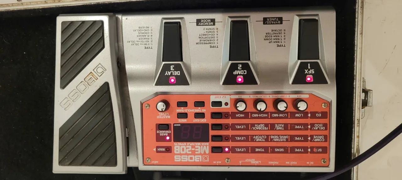 pedaleira boss me 20b