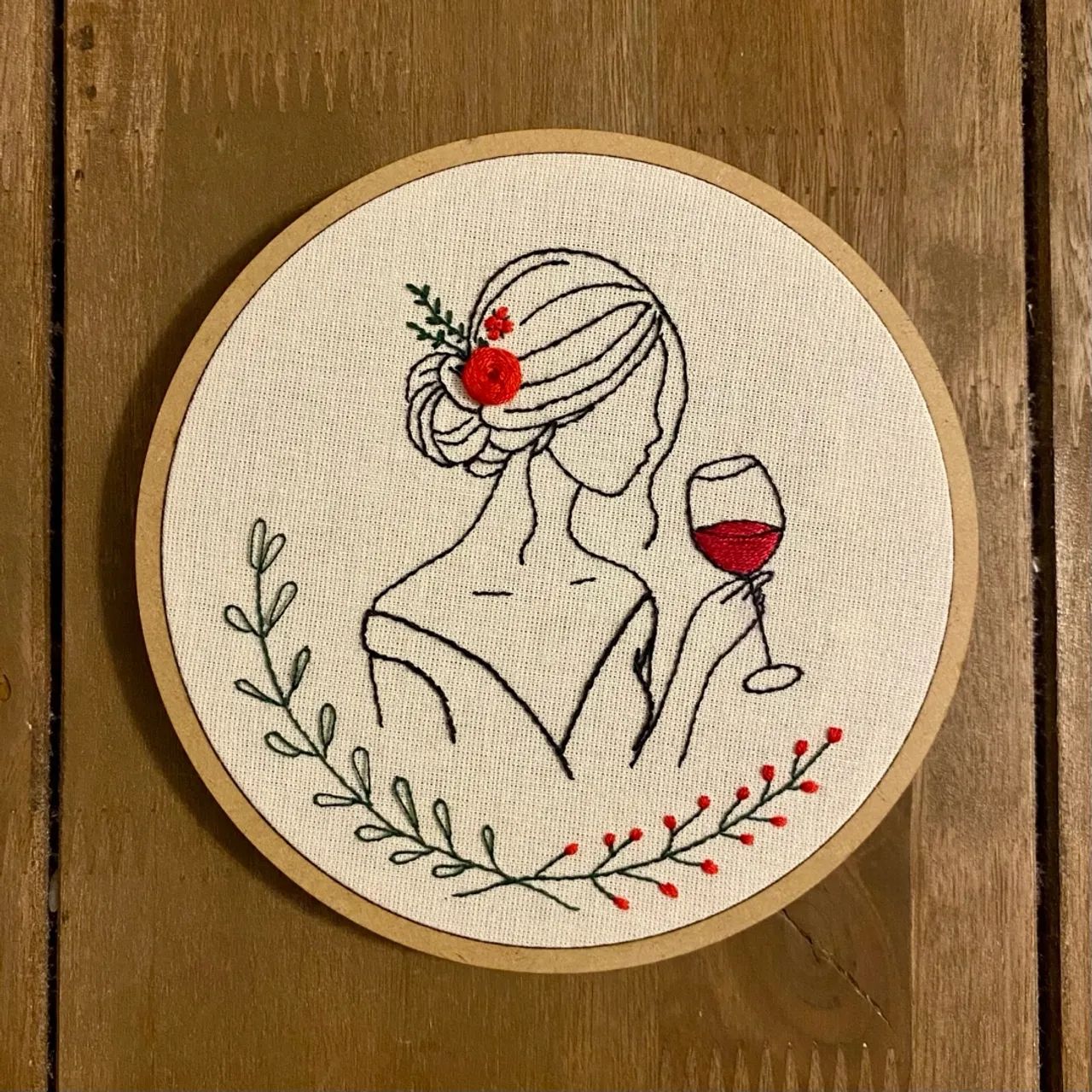 Bordado Dama e Vinho - Foto 3