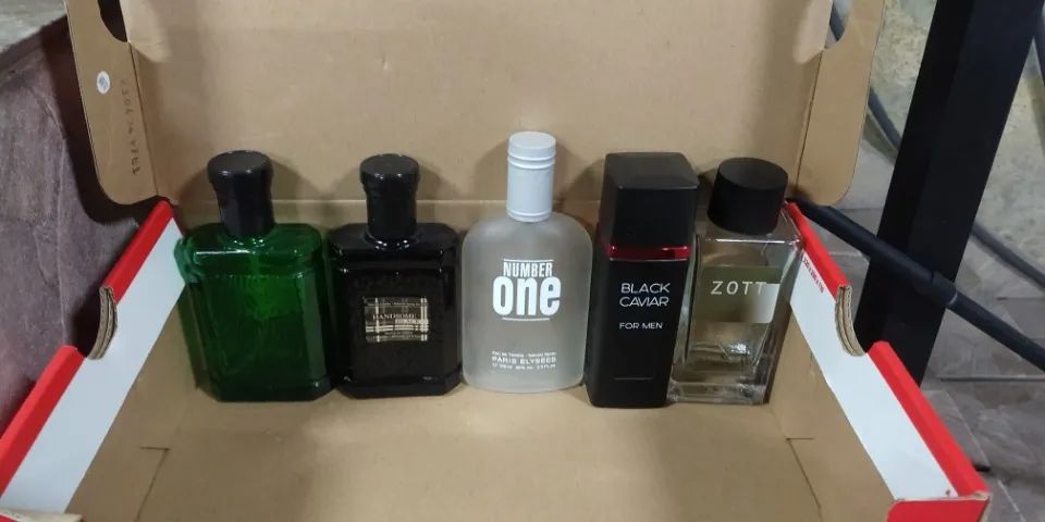 Frascos vázios de perfume