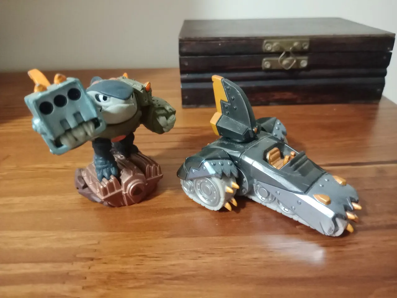 Skylanders superchargers pack terrafin + veículo