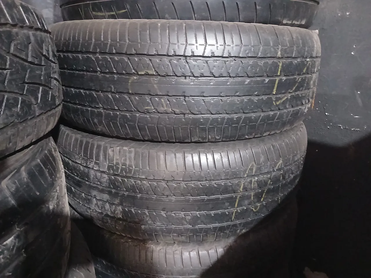 Par de Pneus 265/60/18 Bridgestone