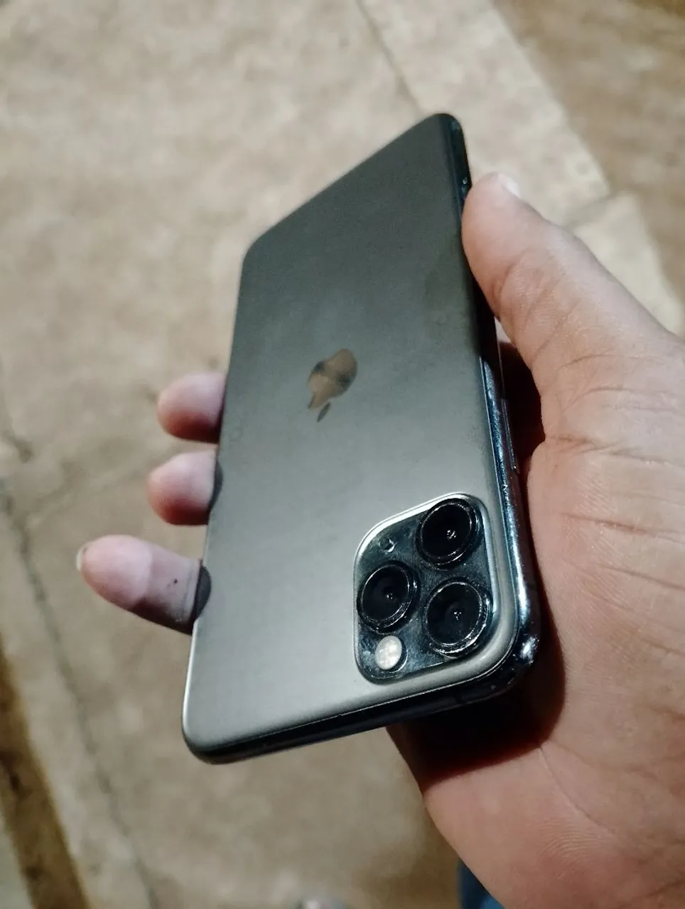 Vê do iPhone 11 pro Max 64GB sem wi-fi e face id off