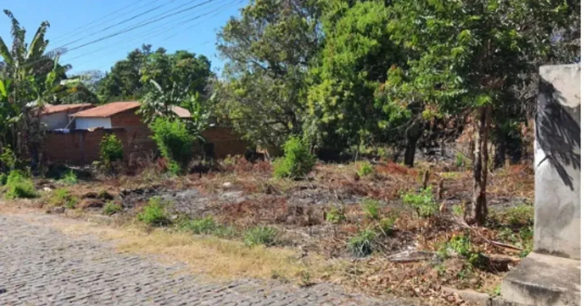Terreno pertinho da Kennedy no bairro Socopo medindo 25X50 com 1.250m²
