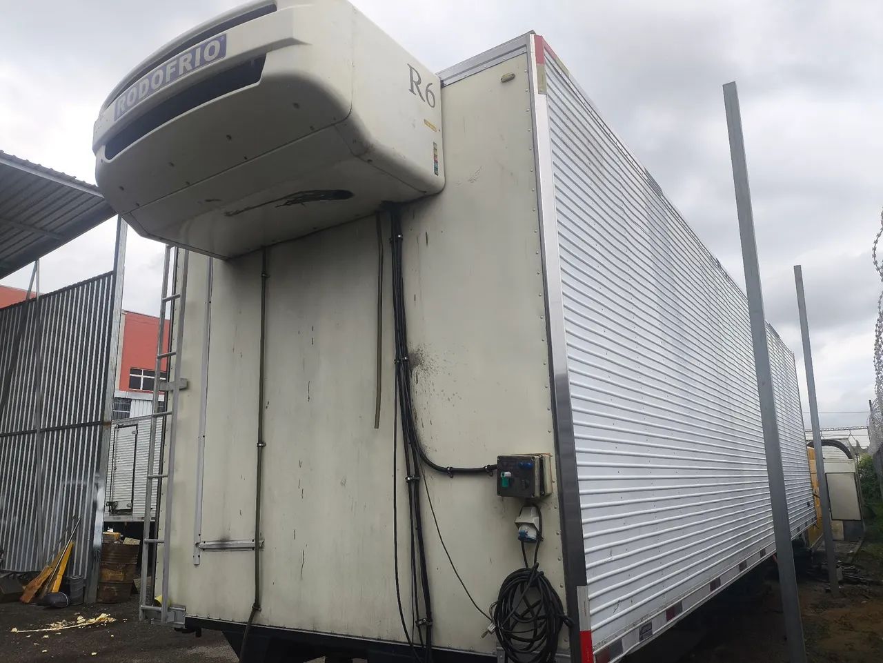 Baú refrigerado 9,4 para truck