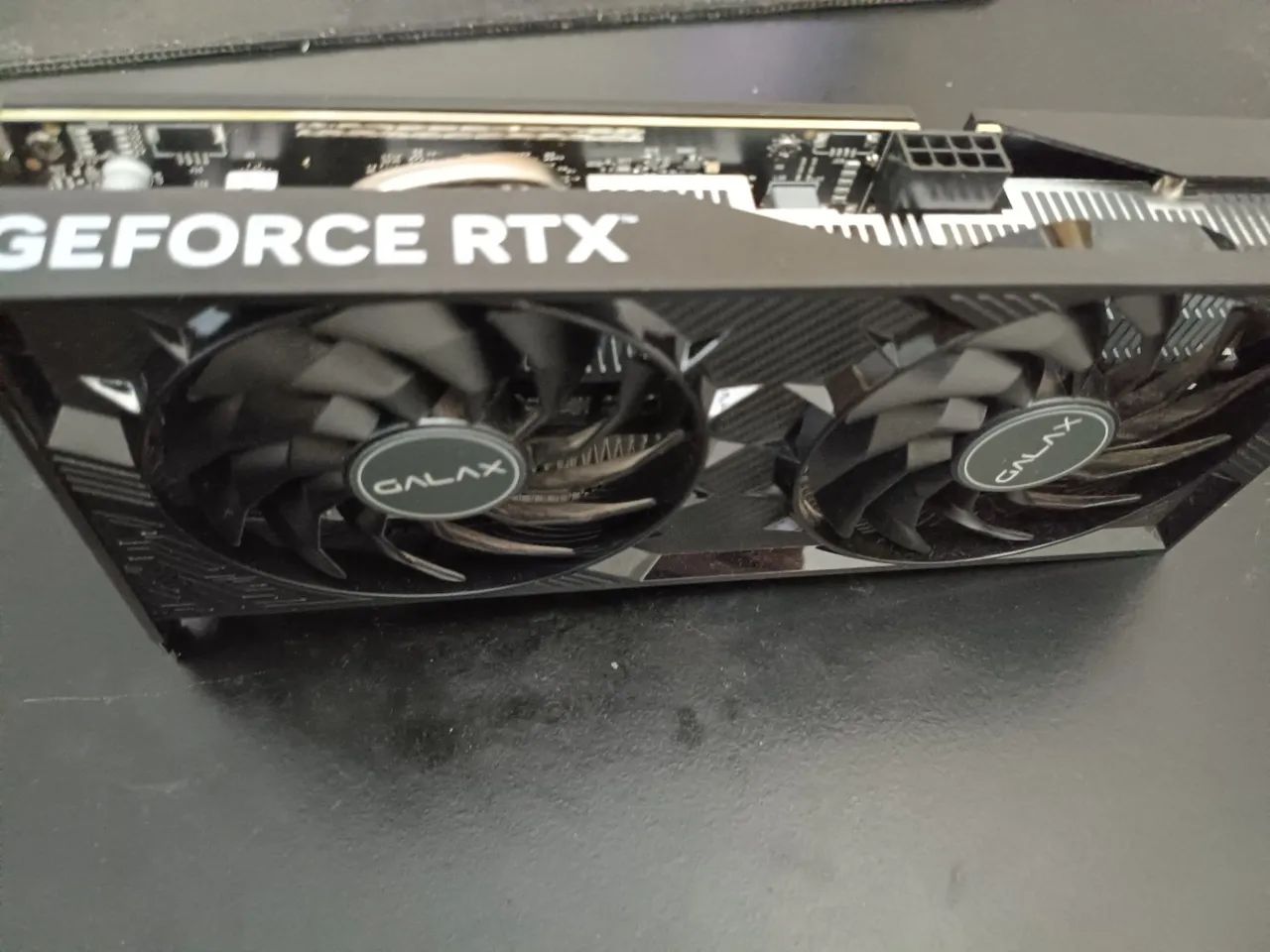 Placa de Vídeo Galax GeForce RTX 4060 com deifeito