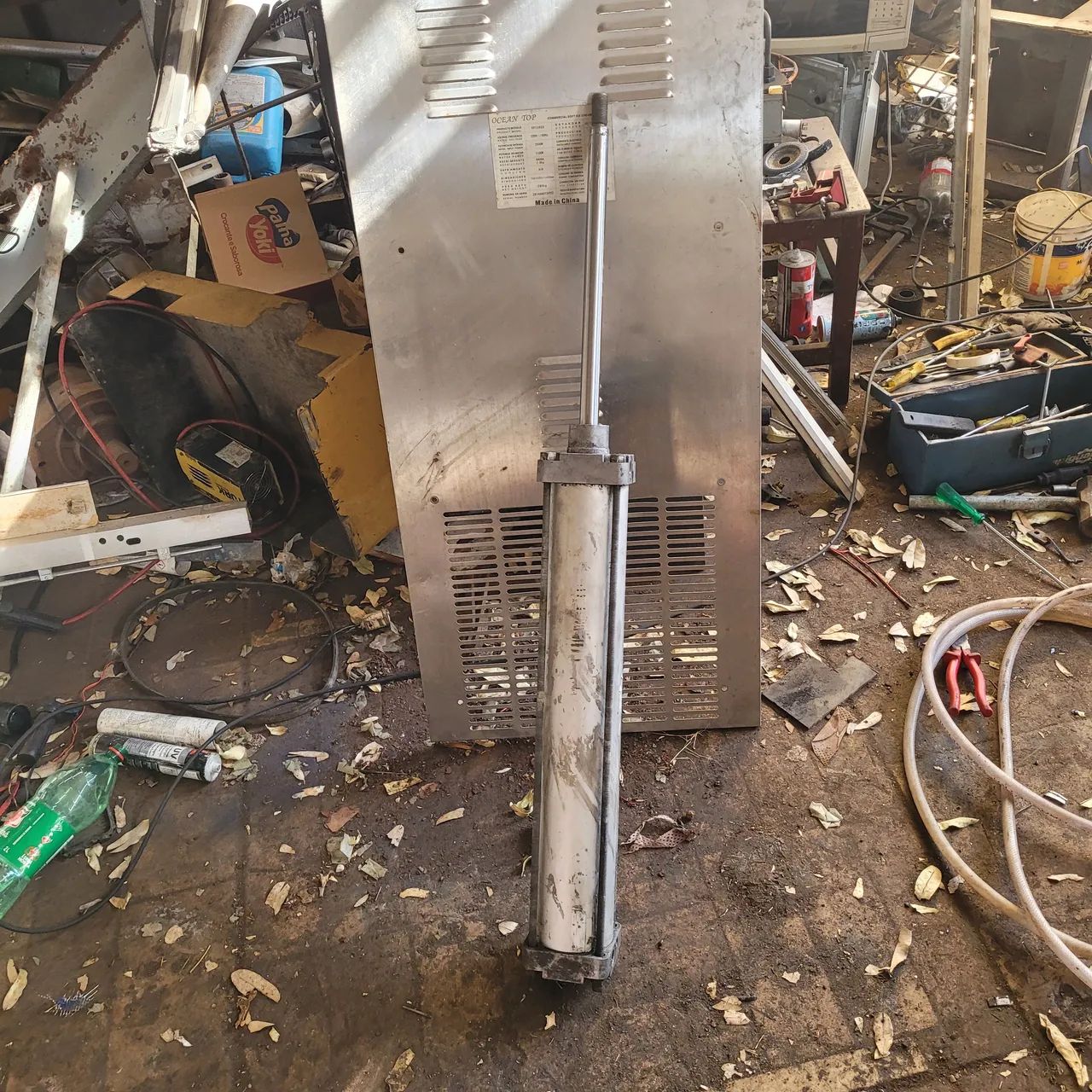Vende se um cilindro pineumatico para indústria cop 75 X100 aberto 95
