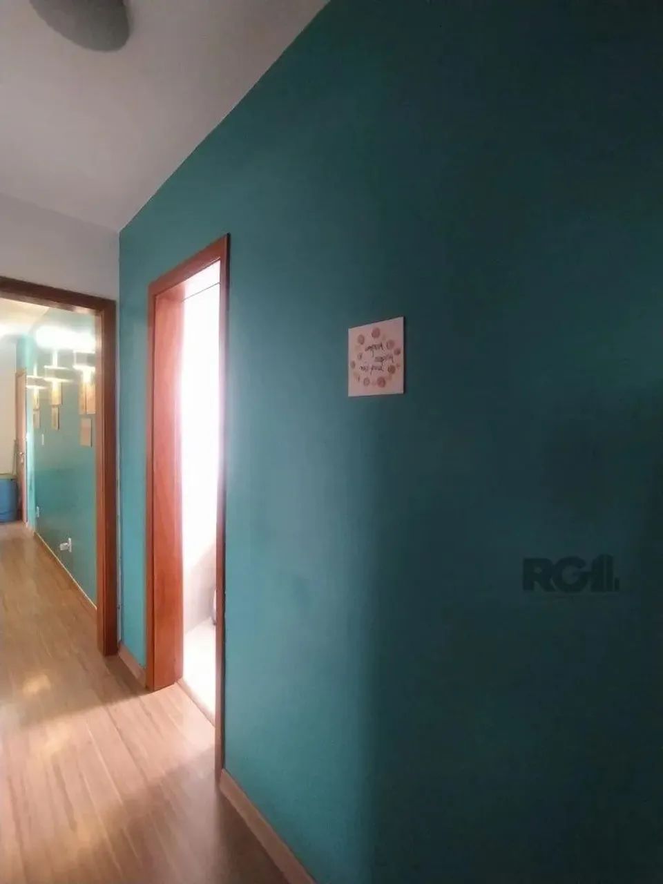 Libertas Imobiliária aluga!Ótimo apartamento no Sarandi, de frente, de 2 dormitórios. Poss - Foto 2