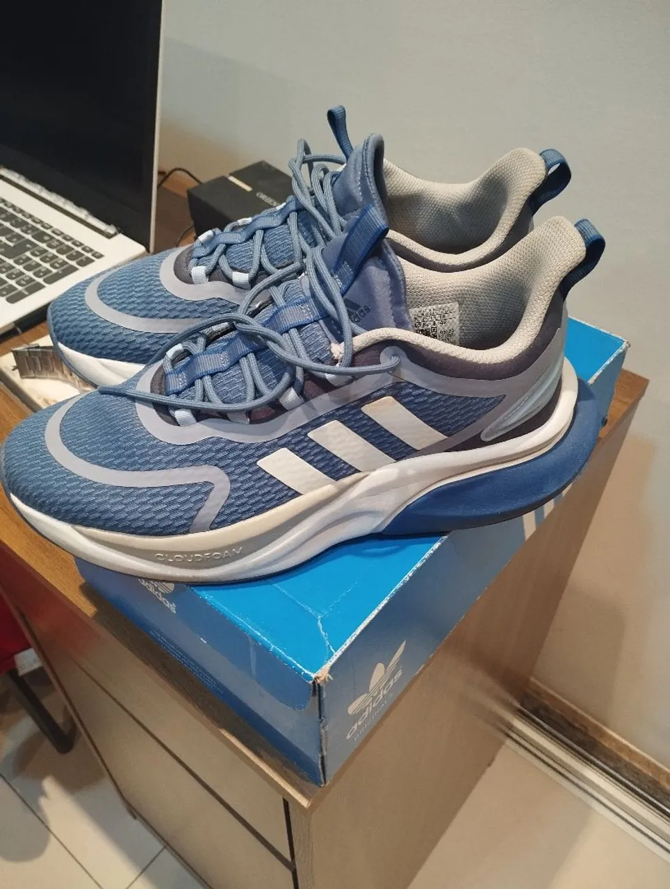 Tênis Adidas alphabounce