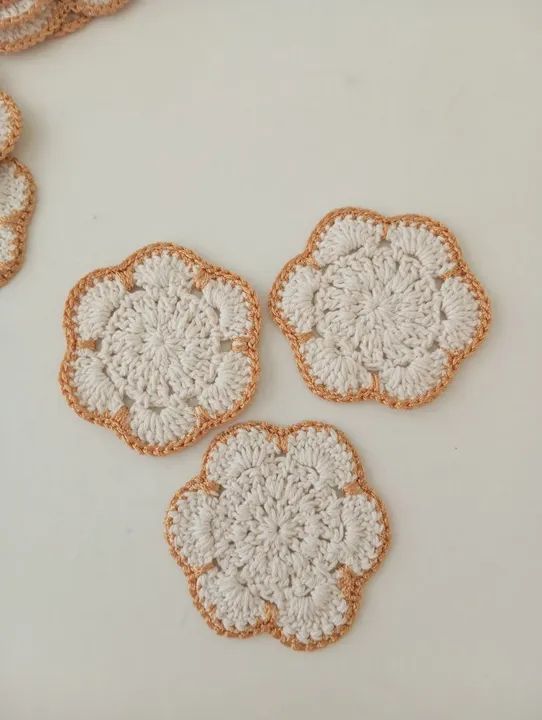 Jogo de Tapete e 6 Coasters em Crochê - Foto 3
