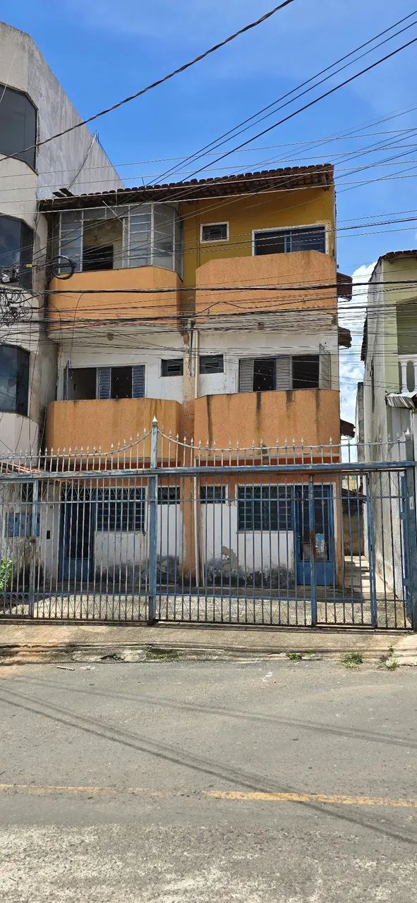 Vendo prédio no RIACHO FUNDO I, para reforma geral. 