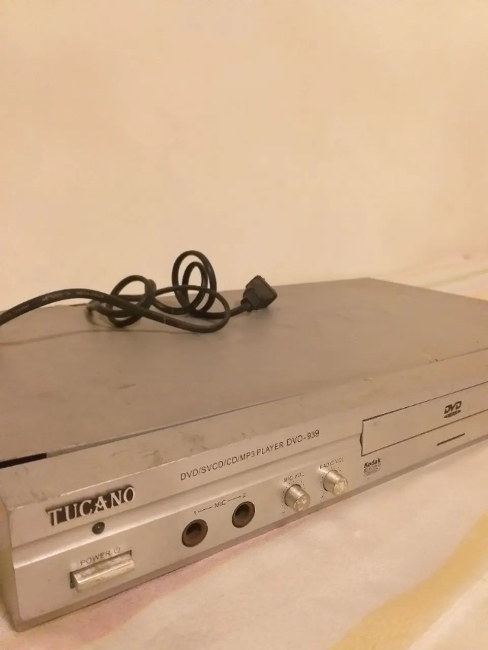Player de DVD/SVCD/CD/MP3 da marca Tucano, modelo DVD-939