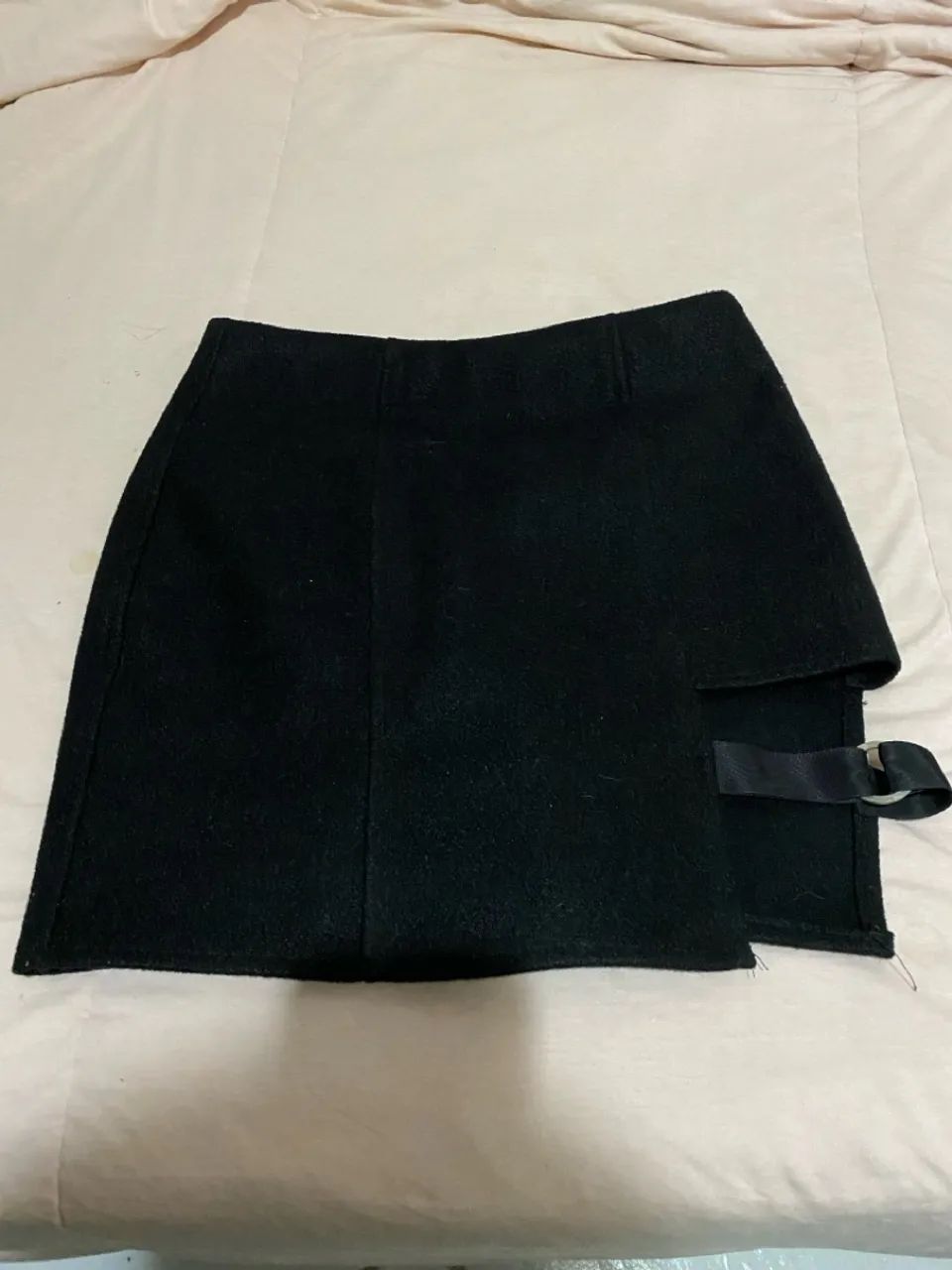 Saia preta com detalhe estiloso - Foto 3