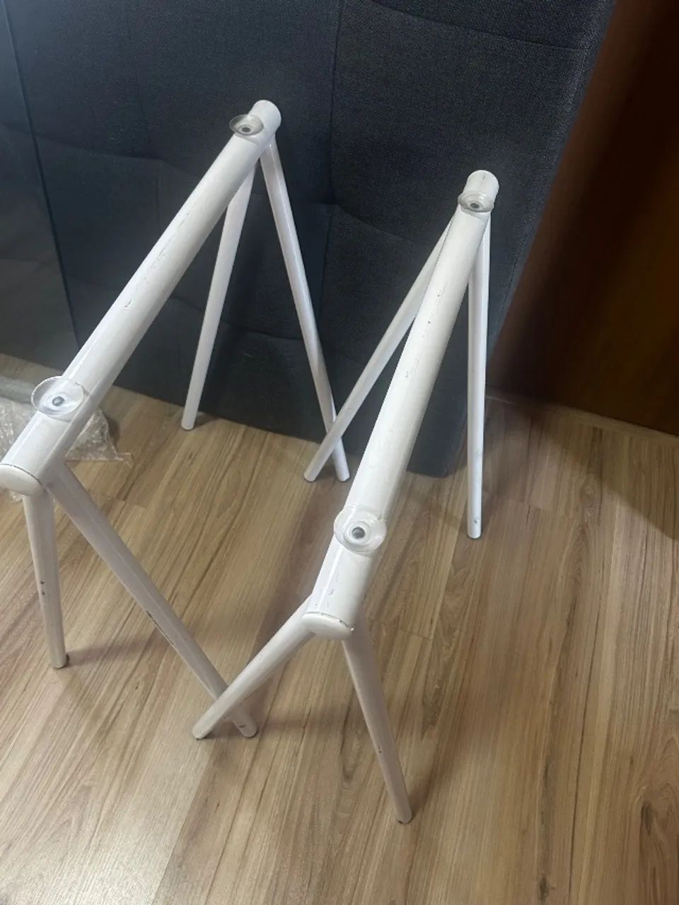 Cavalete em tubo de aço Tok&Stok - Foto 2