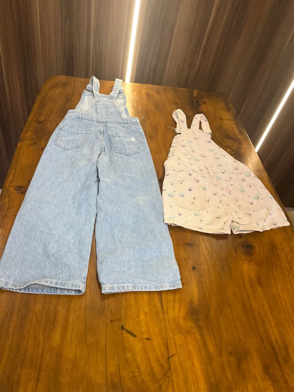 Macacão Jeans e Jardineira Floral Infantil