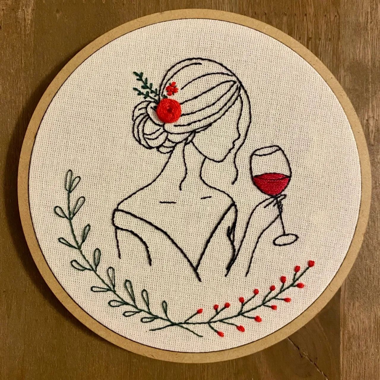 Bordado Dama e Vinho - Foto 2