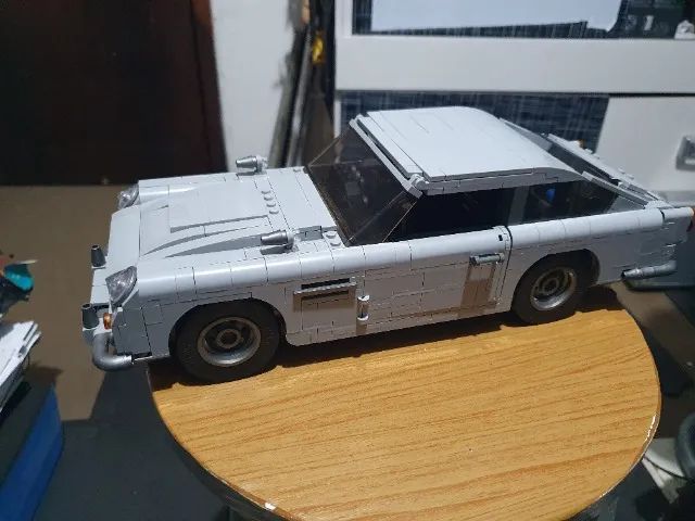 Aston Martin James Bond