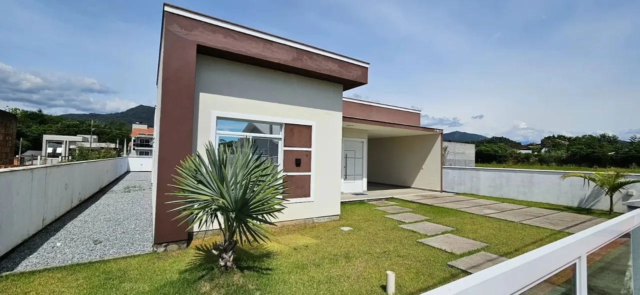 Casa nova e finaciavel em Santo Amaro da Imperatriz.