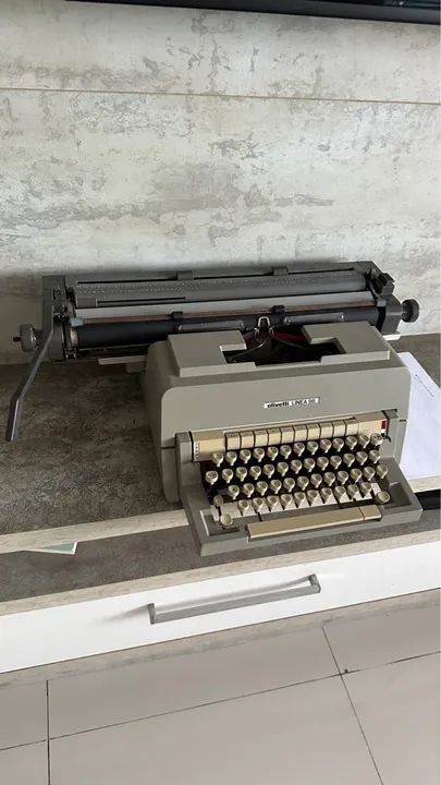 Máquina de escrever Olivetti Linea 98 - Foto 3