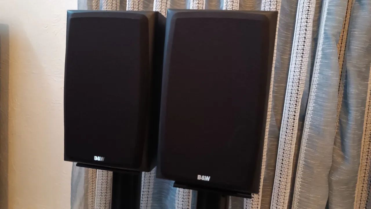 Par de bookshelf B&W DM303 - Aparelhos de Som - Parque Dom João