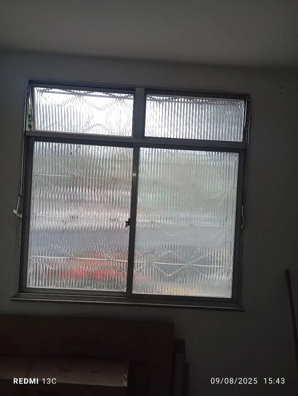 Janela de Alumínio com Vidro Canelado