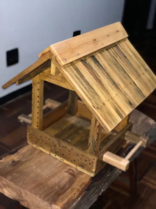 Alimentador de Passarinho em Madeira - Foto 3