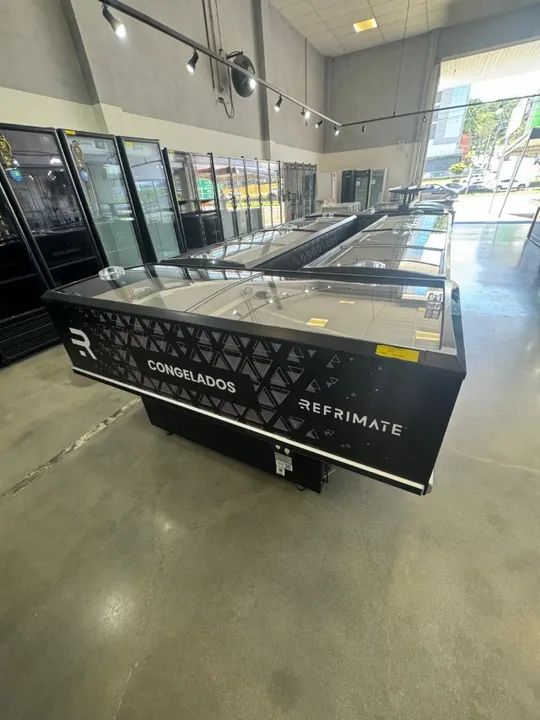 Expositor Ilha Vanguard Top 2000 Tampas superiores deslizantes em vidro semi curvo