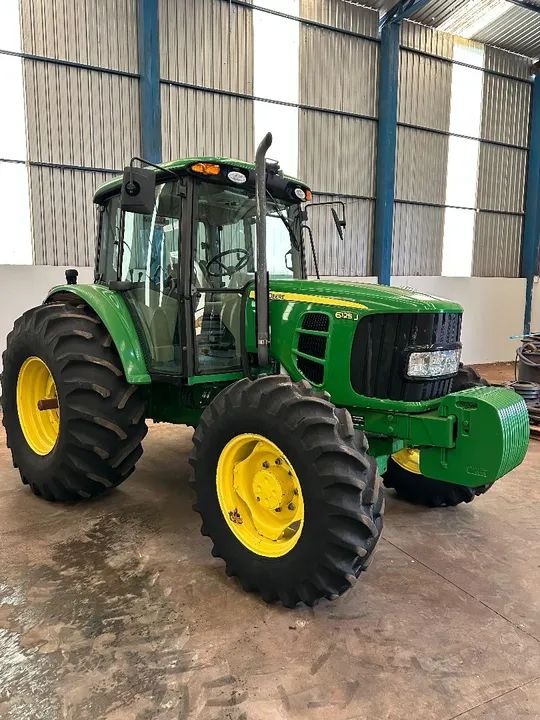Trator John Deere 6125J Ano 2022