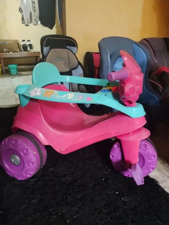 Triciclo infantil para decoração de quarto