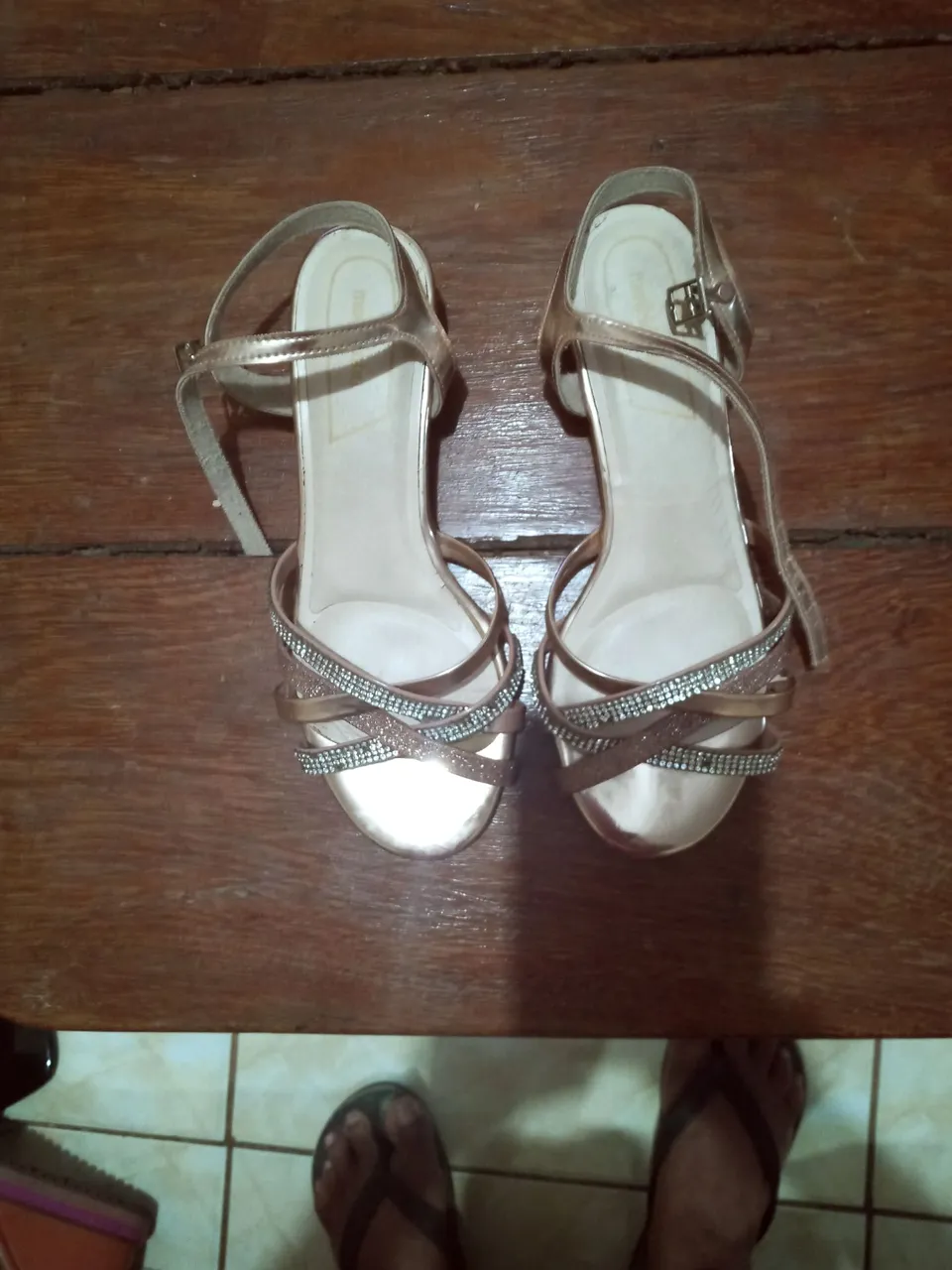 Sandália Preta com Detalhes Transparentes
