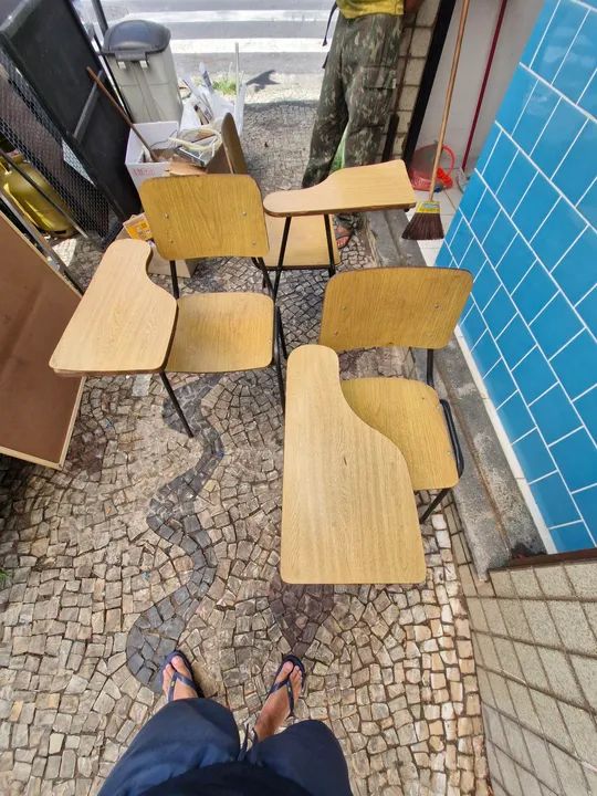 3 Cadeiras Escolares por 100