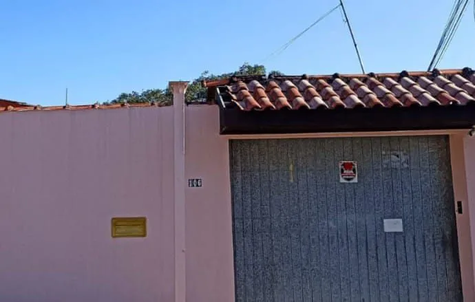 Kitnet no Sitio Cercado, para moças, estudantes.