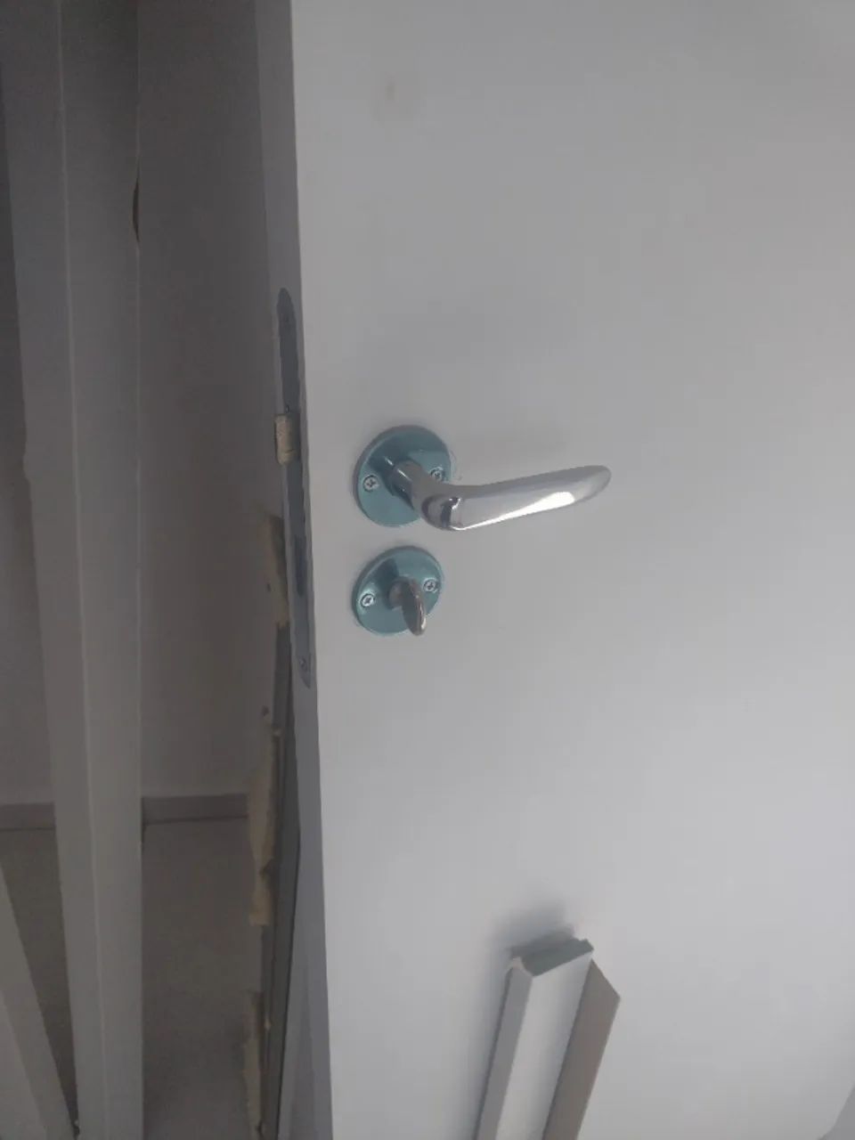 Vendo porta nova para banheiro branca completa  - Foto 2