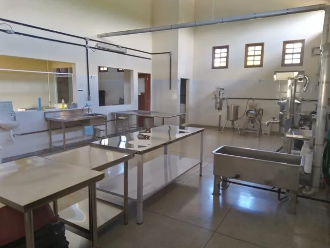 Prédio comercial, no terreno de 1000m² . Localização top em Pium.