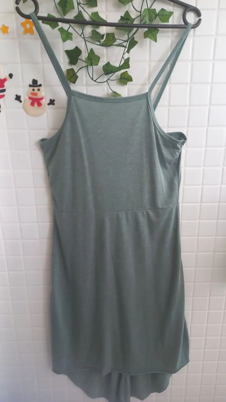 Vestido verde musgo tipo jardineira 