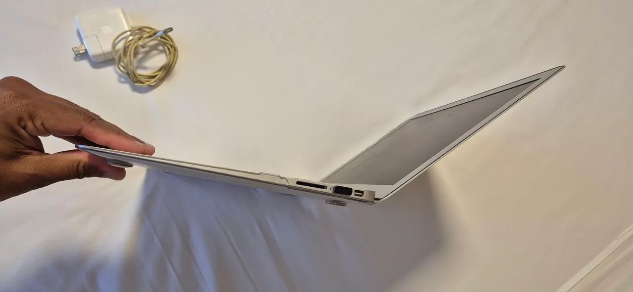 MacBook Air (Early 2015) シルバー MacBook Air (Early 2015) シルバー Apple MacBook Air 2015 - 11.6