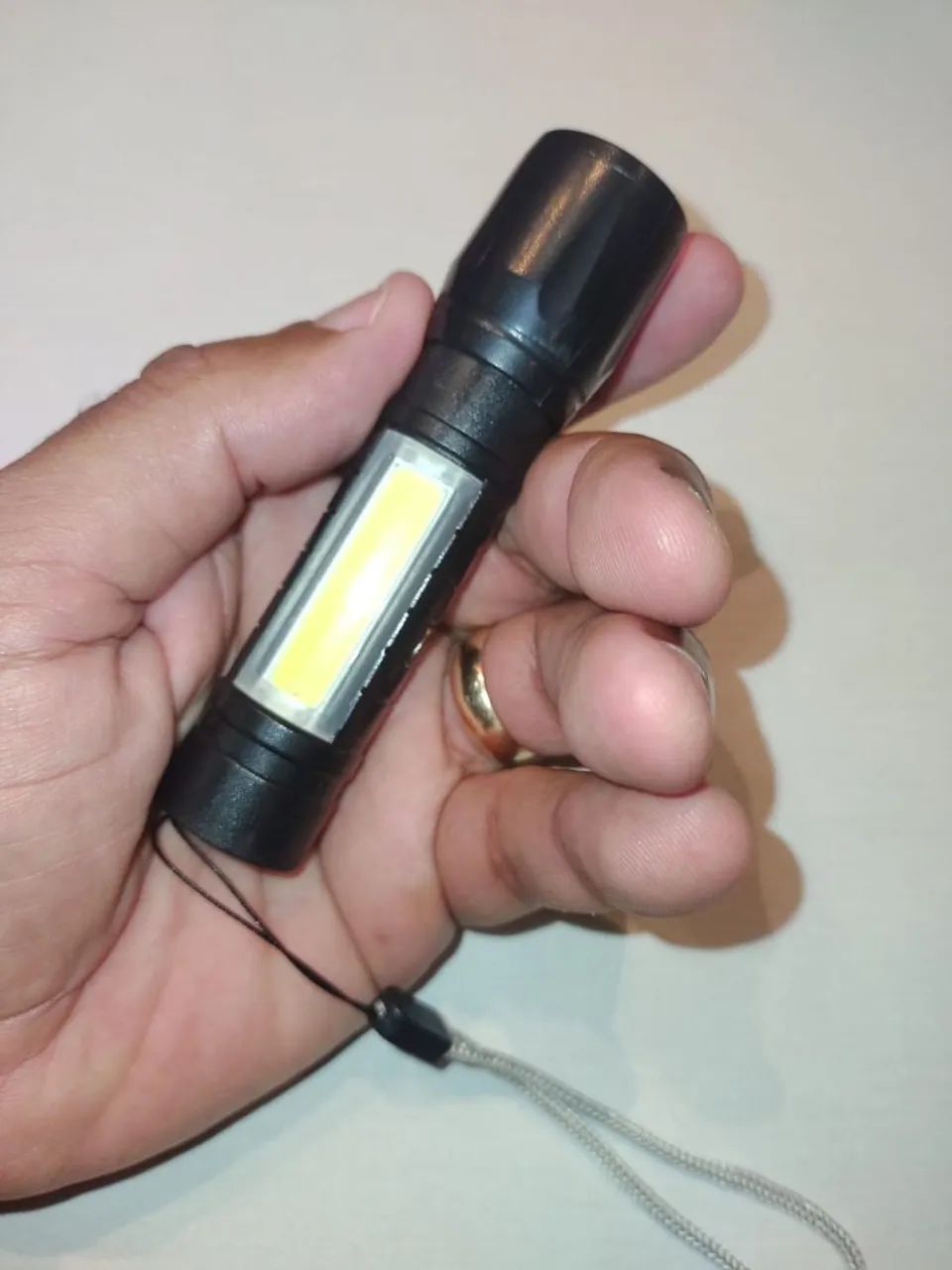 Mini Lanterna LED recarregável USB acompanha o CABO -É bom ter em CASA por apenas 25$