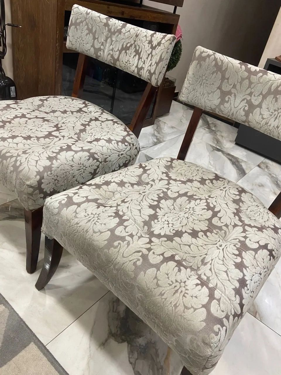 Poltrona semi nova em ótimo estado valor 400 reais  as duas  - Foto 2