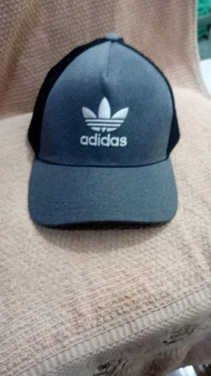 Boné truckerde espuma classic Adidas perfeito estado  - Foto 4