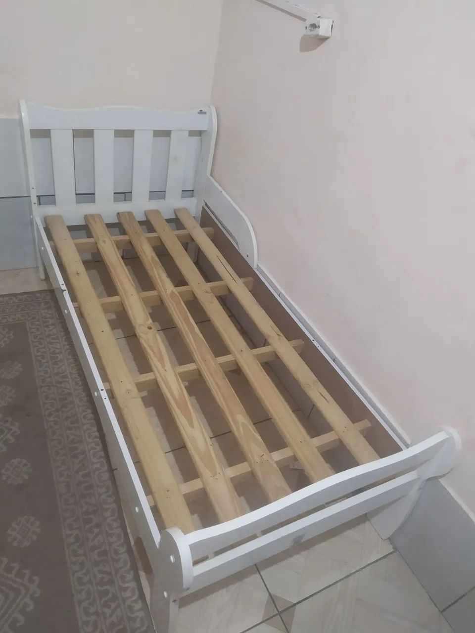 Cama infantil sem colchão