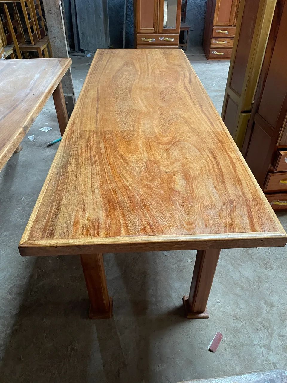 Mesa com 10 lugares de angelim 