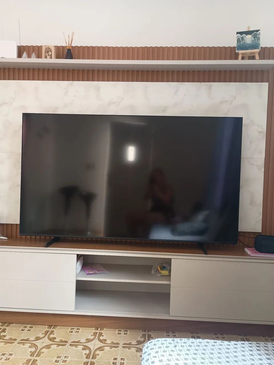 TV Samsung 65 polegadas, 1 ano de uso, em excelente estado.
