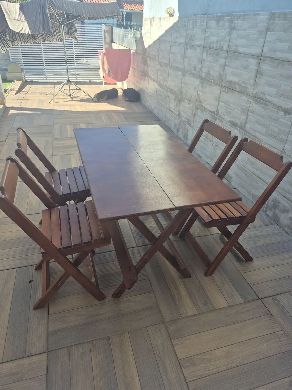 Mesa de Madeira com 4 cadeiras - Foto 5