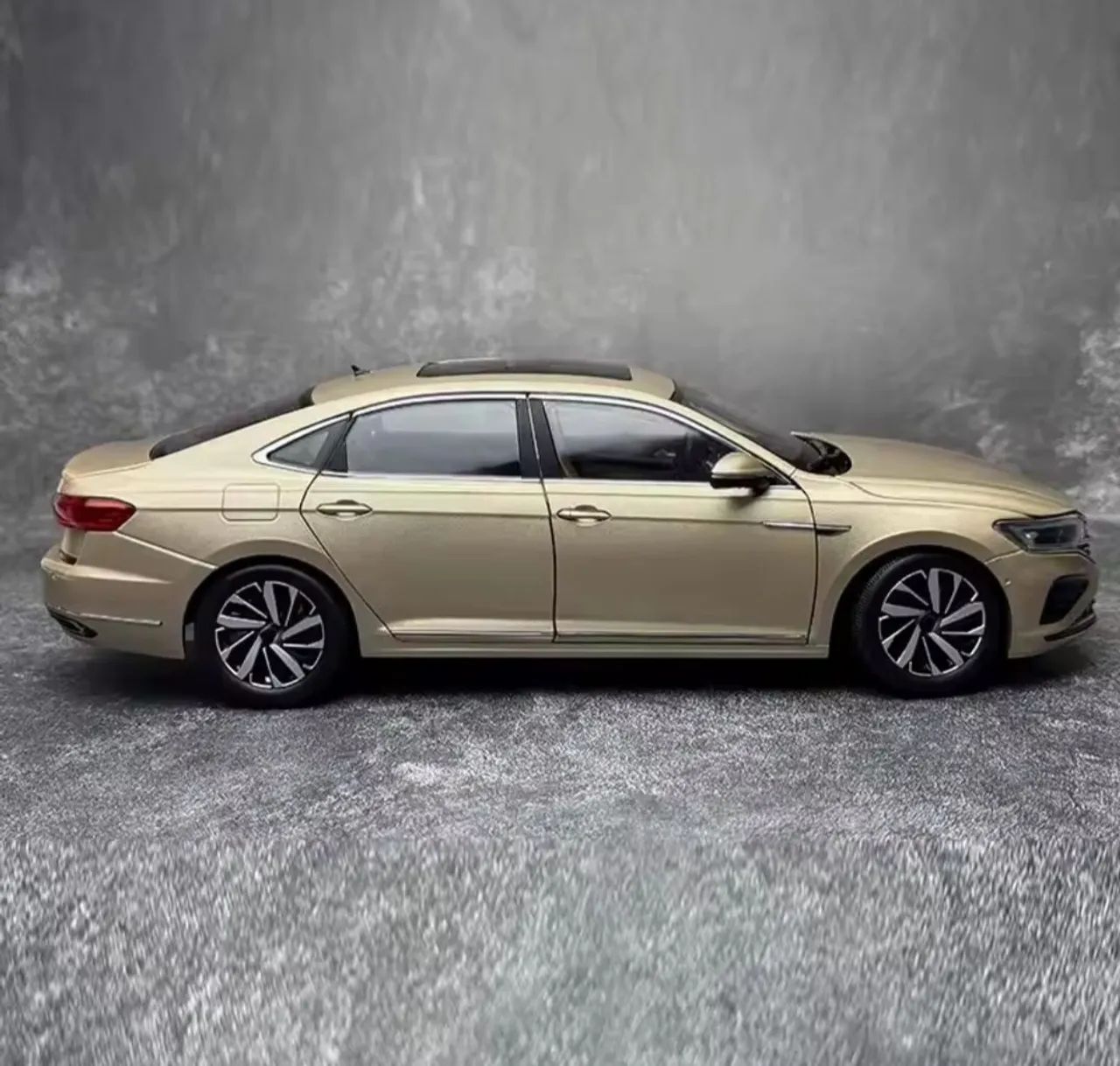 Miniatura New Passat 1:18 - Foto 2