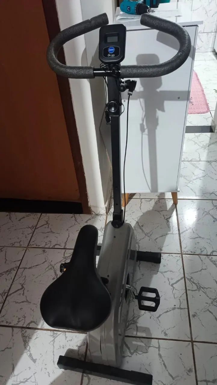VENDE -SE BICICLETA ERGOMÉTRICA. - Foto 2