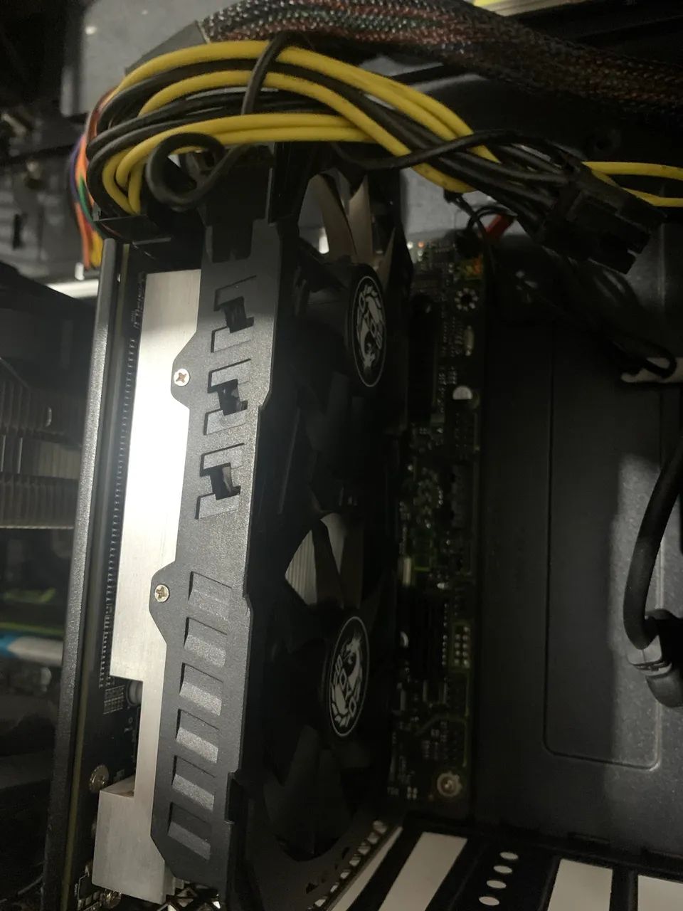 AMD Radeon RX 580 2048SP - Foto 2