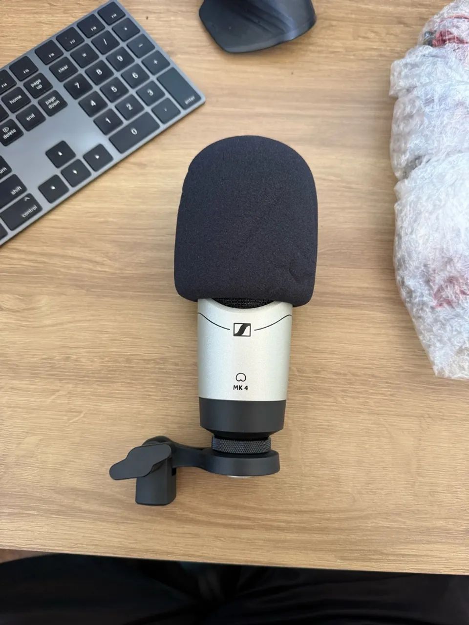Microfone Condensador Profissional Sennheiser MK4 (Prata/Preto)  - Foto 3