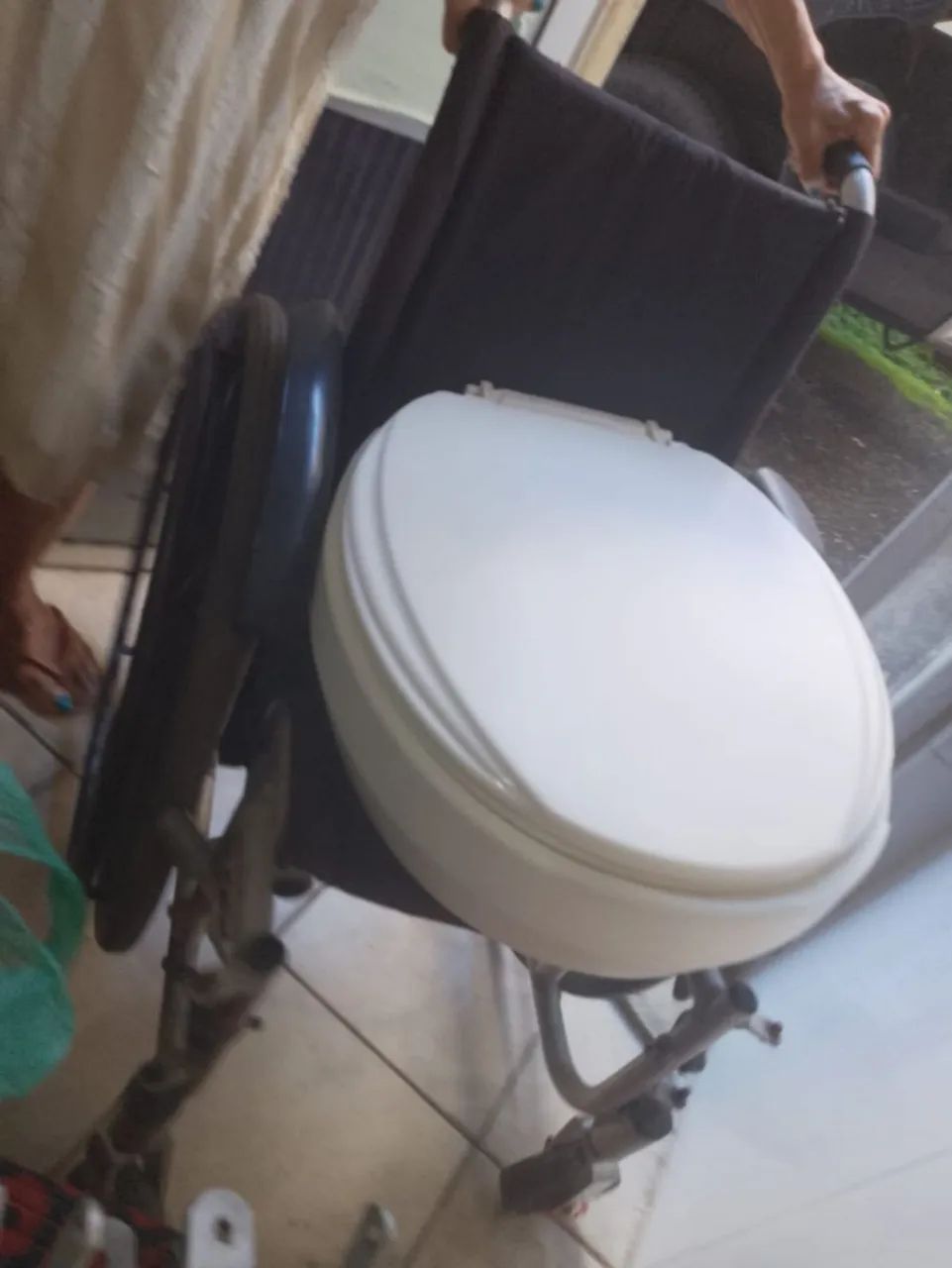 Cadeira de rodas vendendo *30