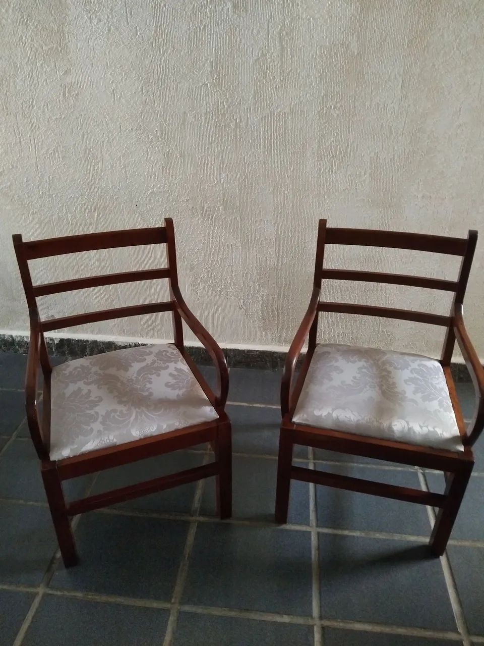 Cadeira com Braço de Mogno
