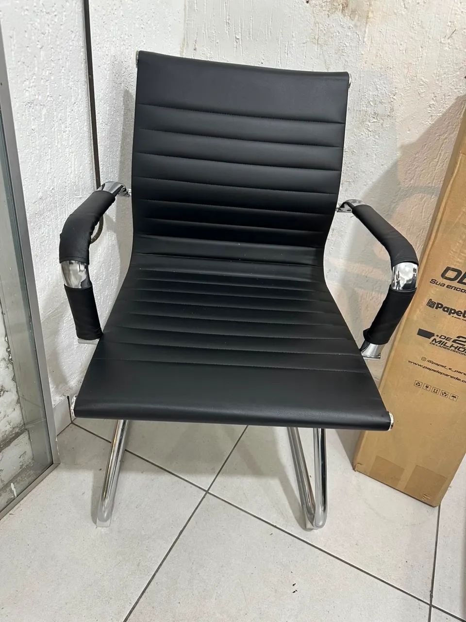 Cadeira Executiva Com Base Fixa Esteirinha Preto