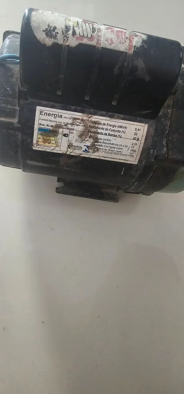 Bomba de água muito nova pouco usada  - Foto 2